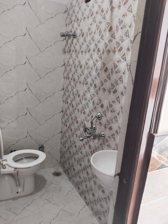 Oyo 81347 Amantran Hotel And Restaurant Kanpur Buitenkant foto